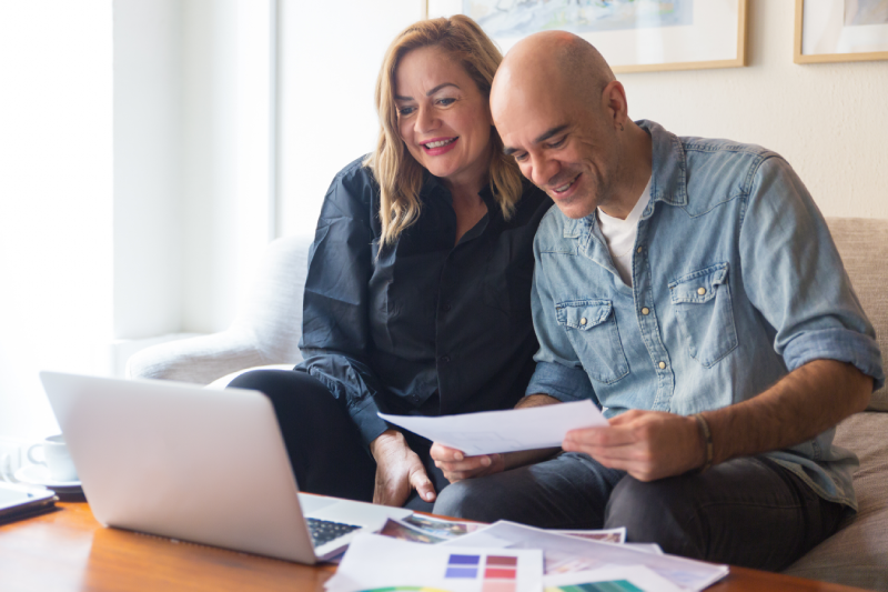 happy-couple-clients-talking-interior-designer happy-couple-clients-talking-interior-designer